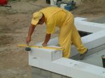 Как осуществить монтаж стен из газоблоков?